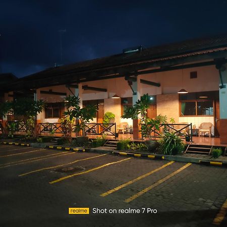 Hotel Aneka Baru Sleman  Exteriör bild