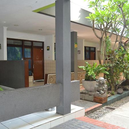 Hotel Aneka Baru Sleman  Exteriör bild