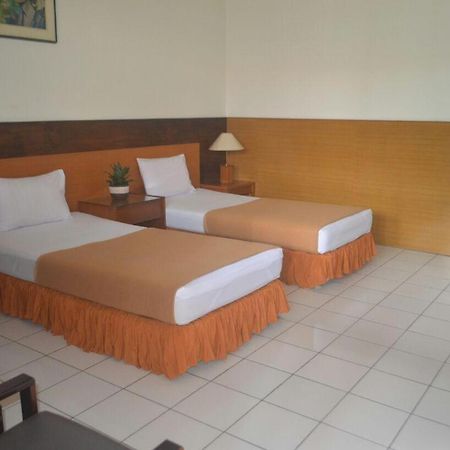 Hotel Aneka Baru Sleman  Exteriör bild