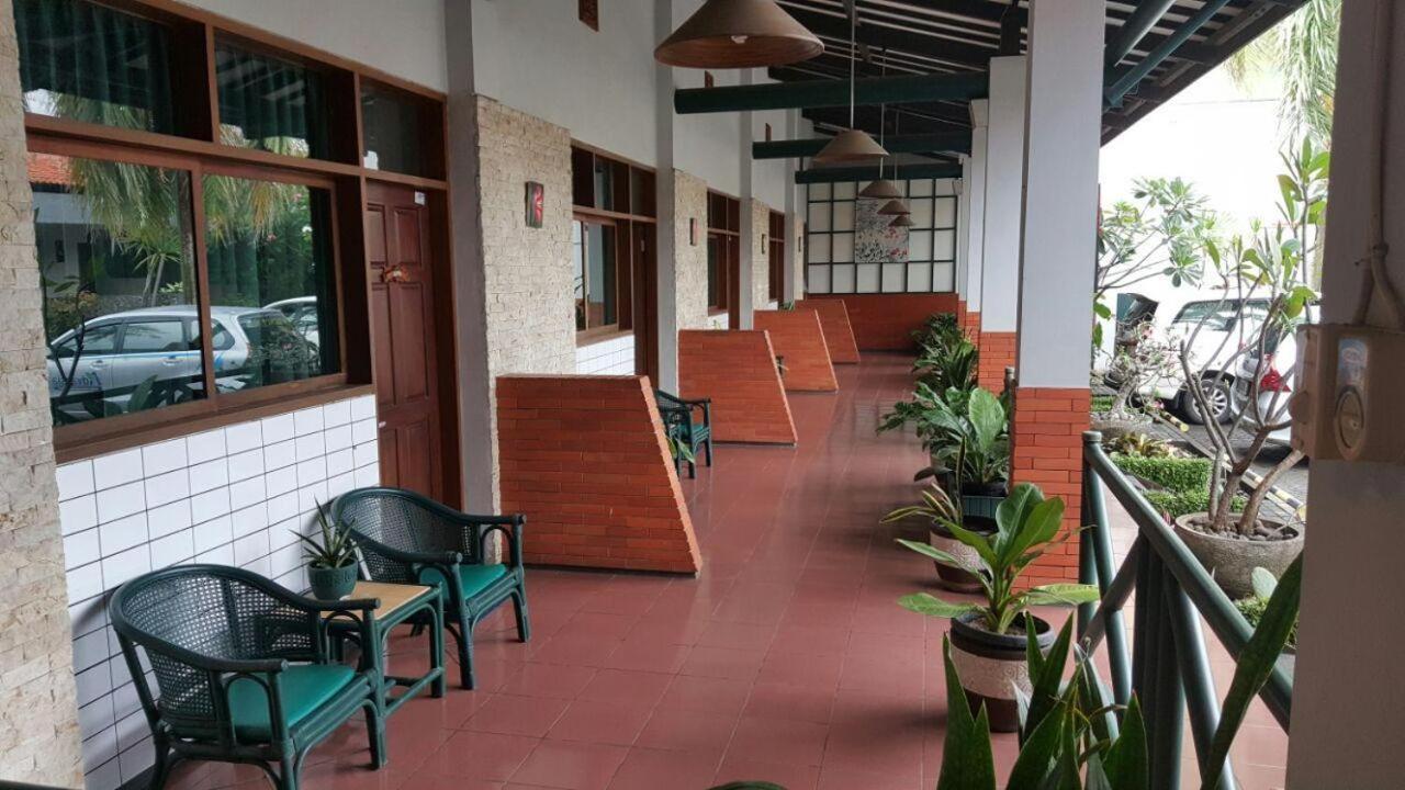 Hotel Aneka Baru Sleman  Exteriör bild