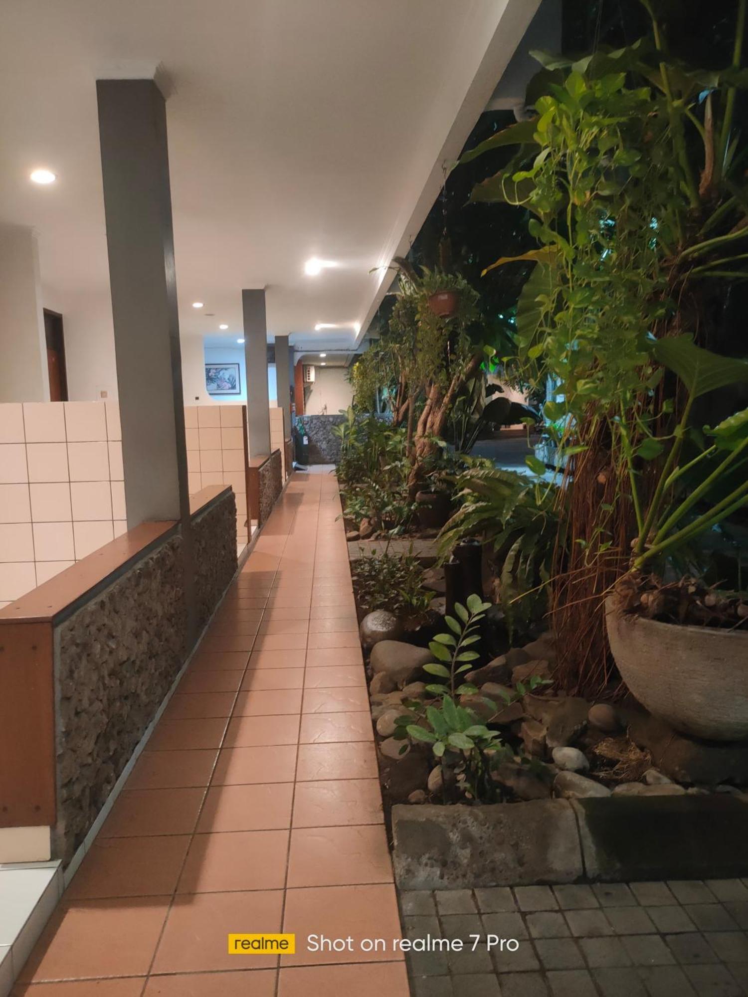 Hotel Aneka Baru Sleman  Exteriör bild