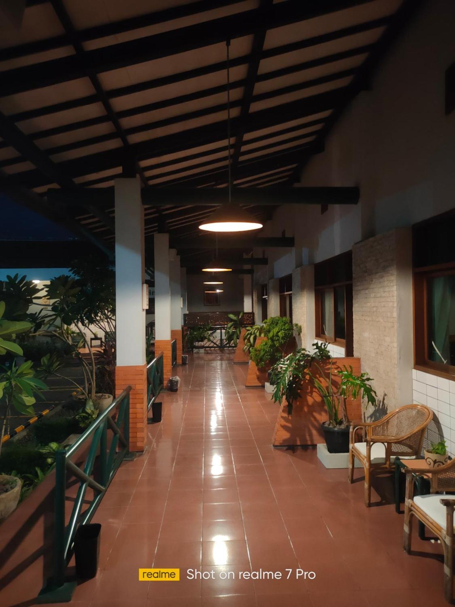Hotel Aneka Baru Sleman  Exteriör bild