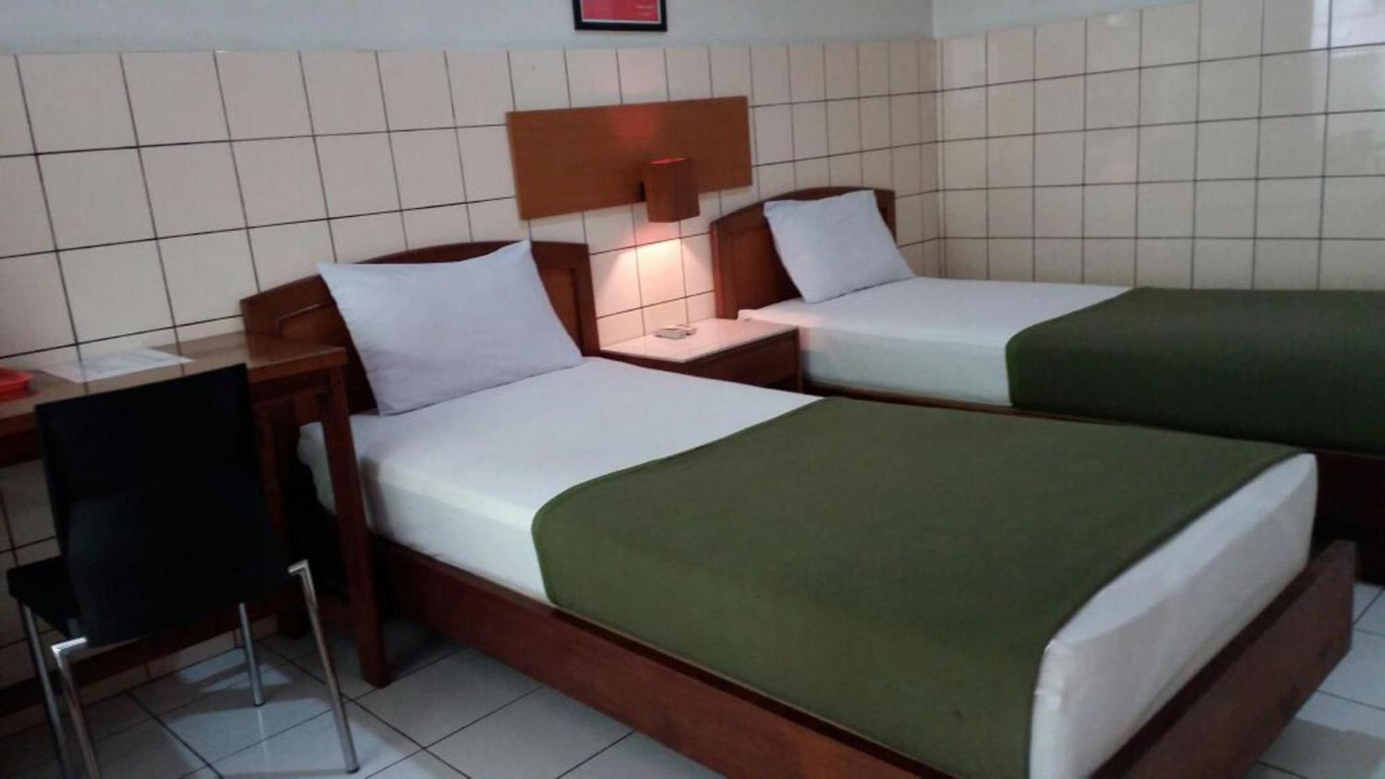 Hotel Aneka Baru Sleman  Exteriör bild